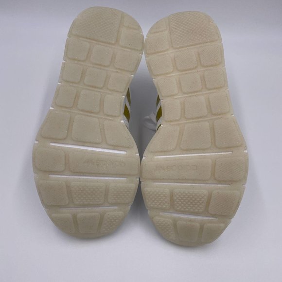 adidas Swift Run White / Gold Womens Shoes - Picture 5 of 9